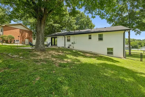 208 Western Avenue Hartsville TN 37074