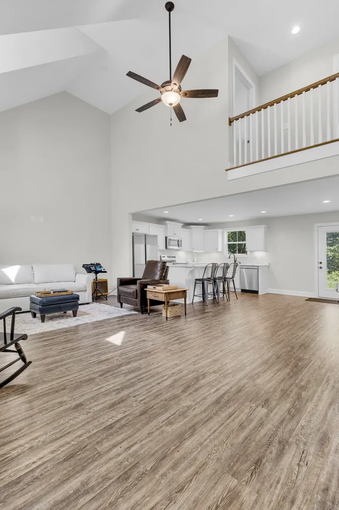998 West Street Greenbrier TN 37073