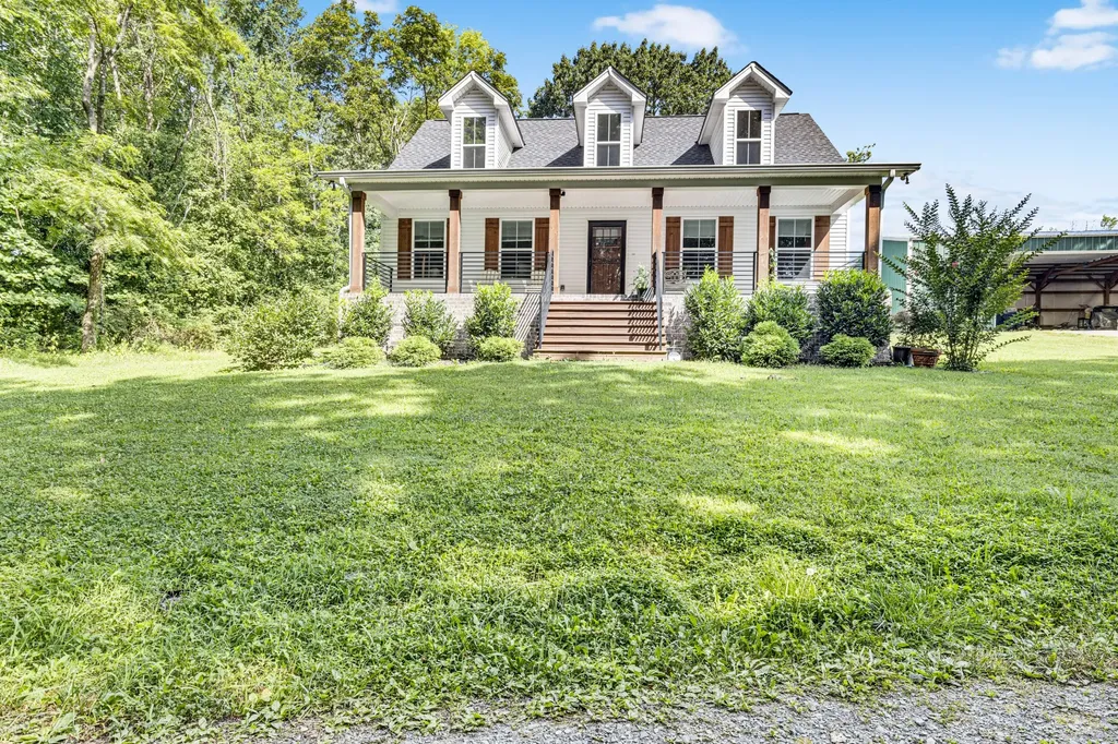998 West Street Greenbrier TN 37073