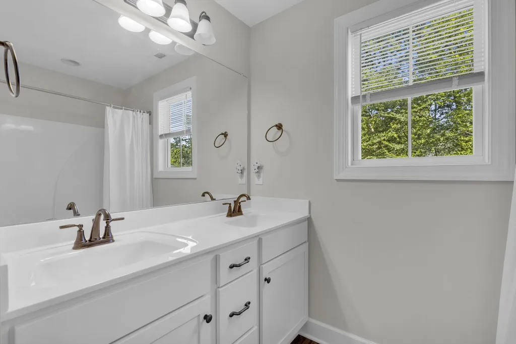 998 West Street Greenbrier TN 37073