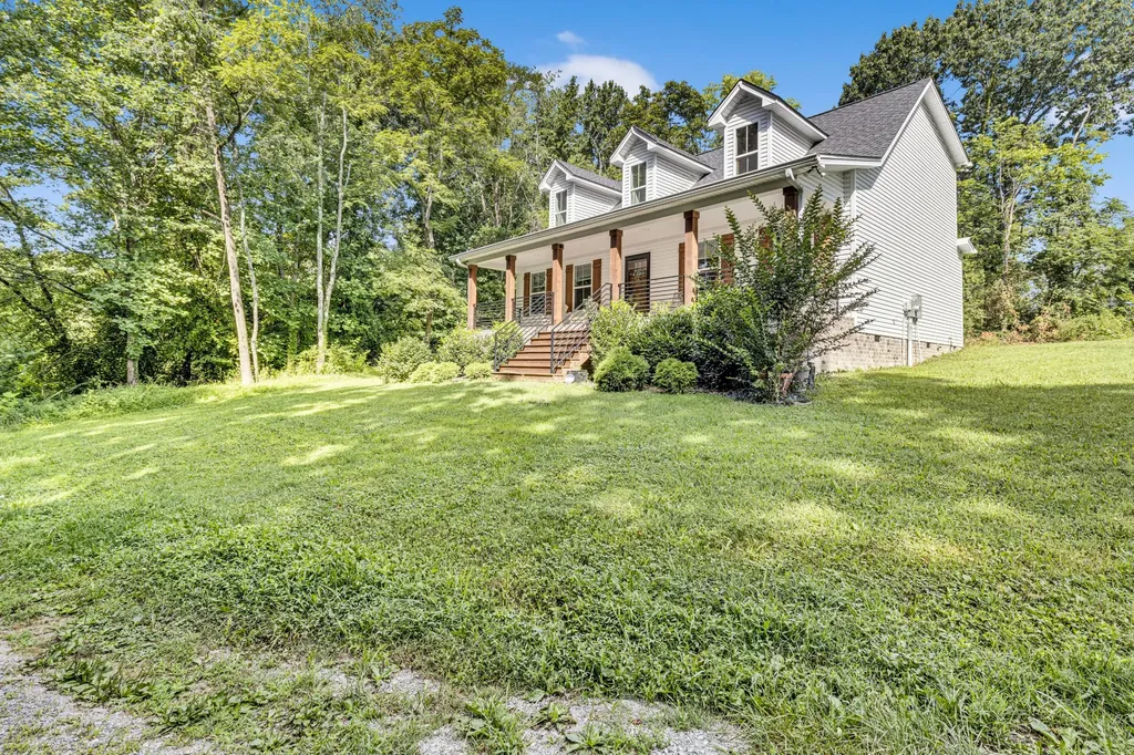 998 West Street Greenbrier TN 37073