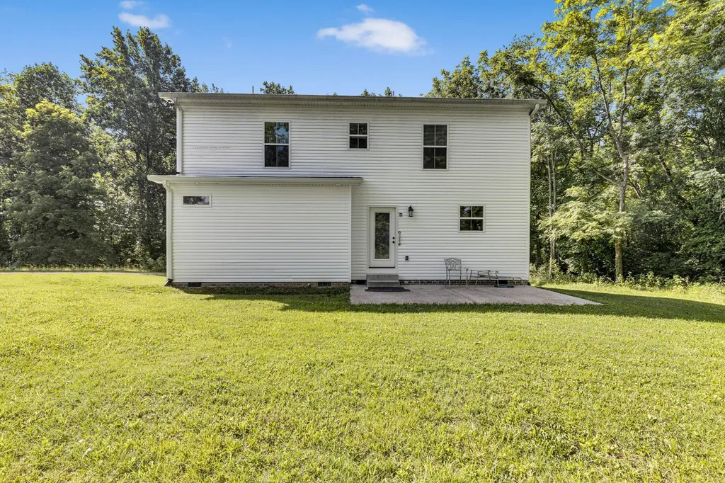 998 West Street Greenbrier TN 37073