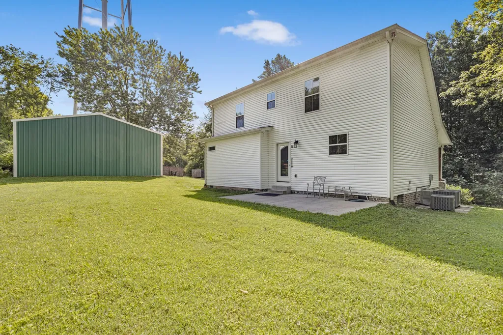998 West Street Greenbrier TN 37073
