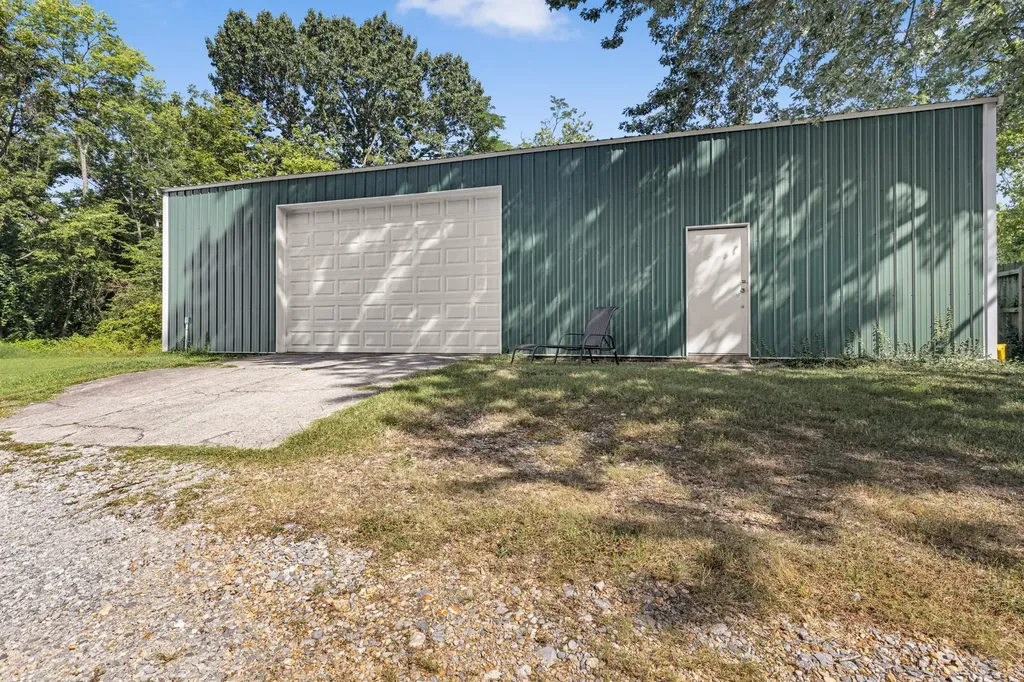 998 West Street Greenbrier TN 37073