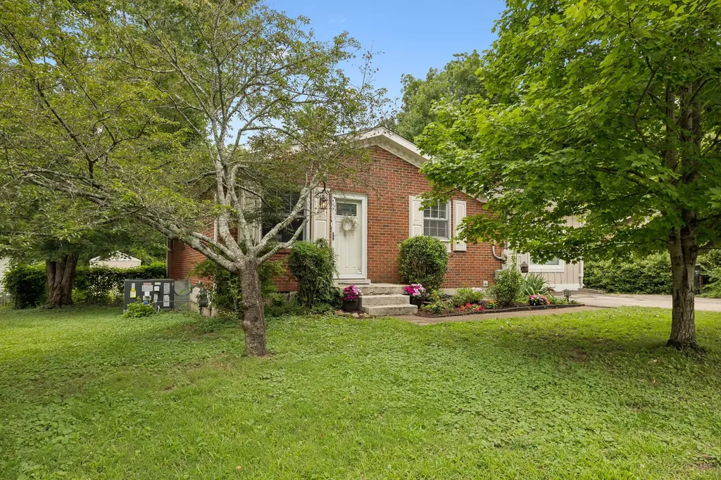 7010 Bonnavent Drive Hermitage TN 37076