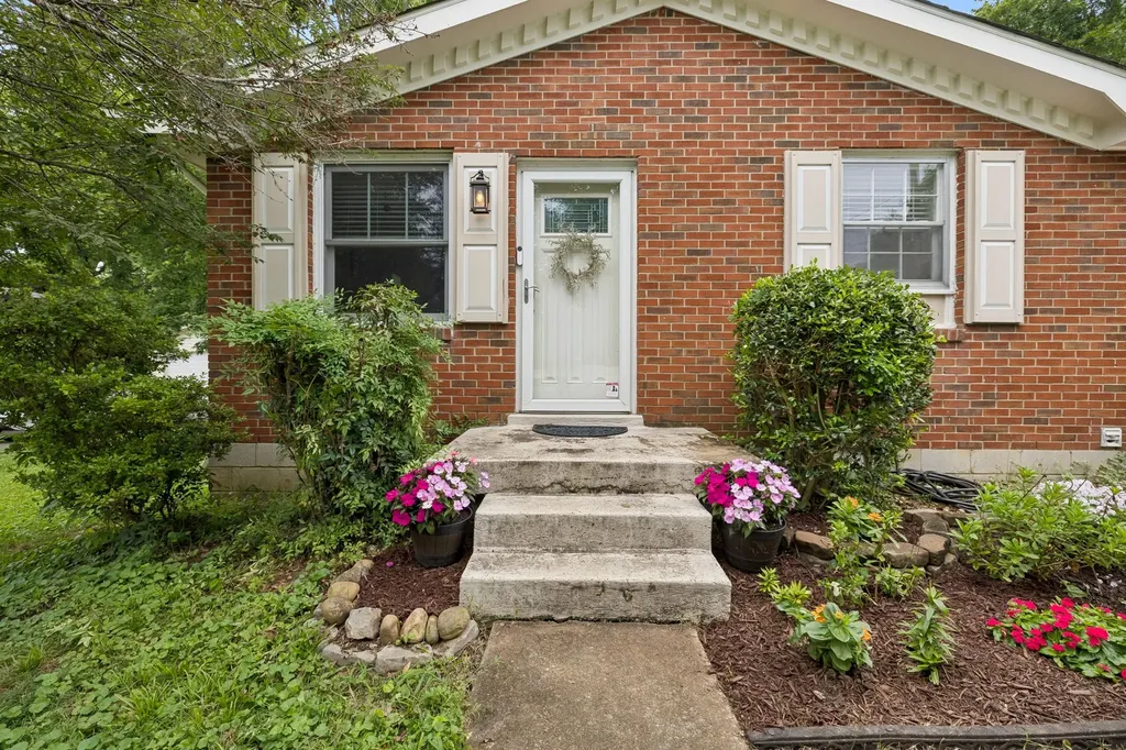 7010 Bonnavent Drive Hermitage TN 37076