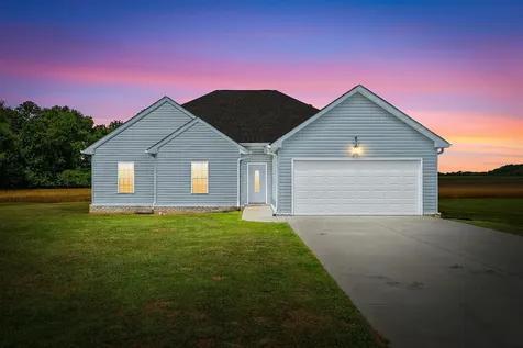 103 Red Bird Avenue Adairville KY 42202
