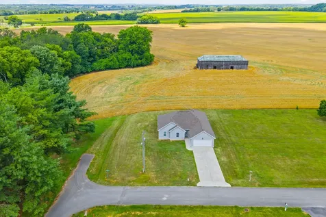 103 Red Bird Avenue Adairville KY 42202
