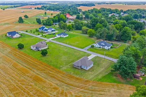103 Red Bird Avenue Adairville KY 42202