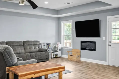 103 Red Bird Avenue Adairville KY 42202