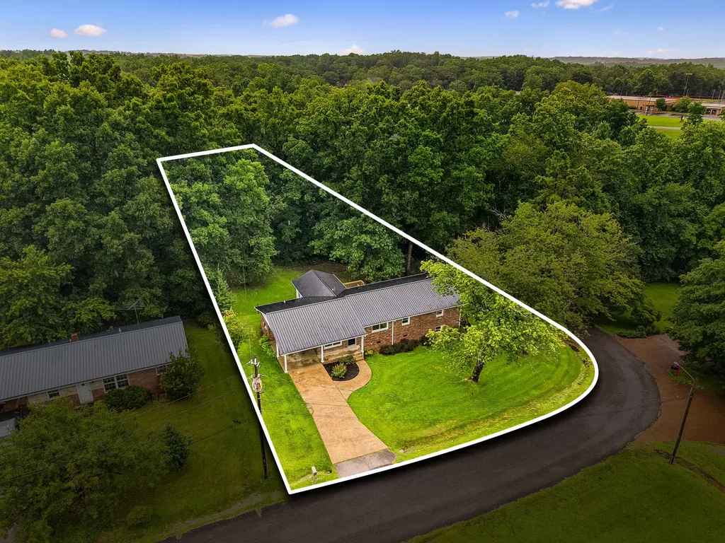 1416 Oakmont Circle Centerville TN 37033