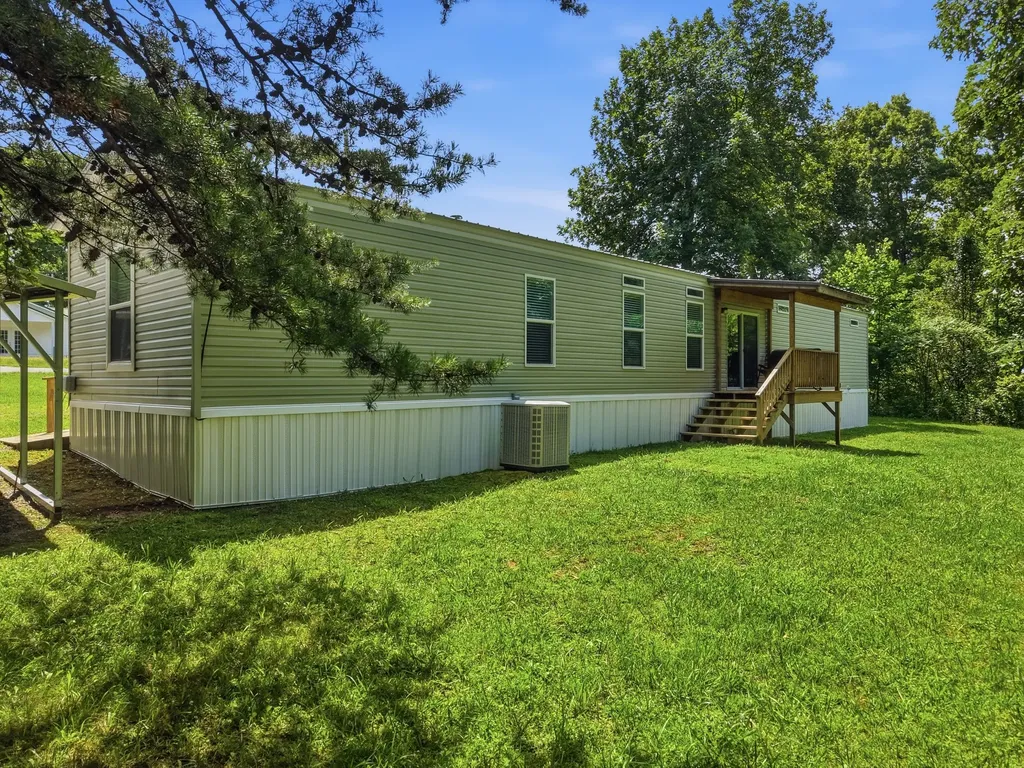 1180 Lake Hill Road Monterey TN 38574