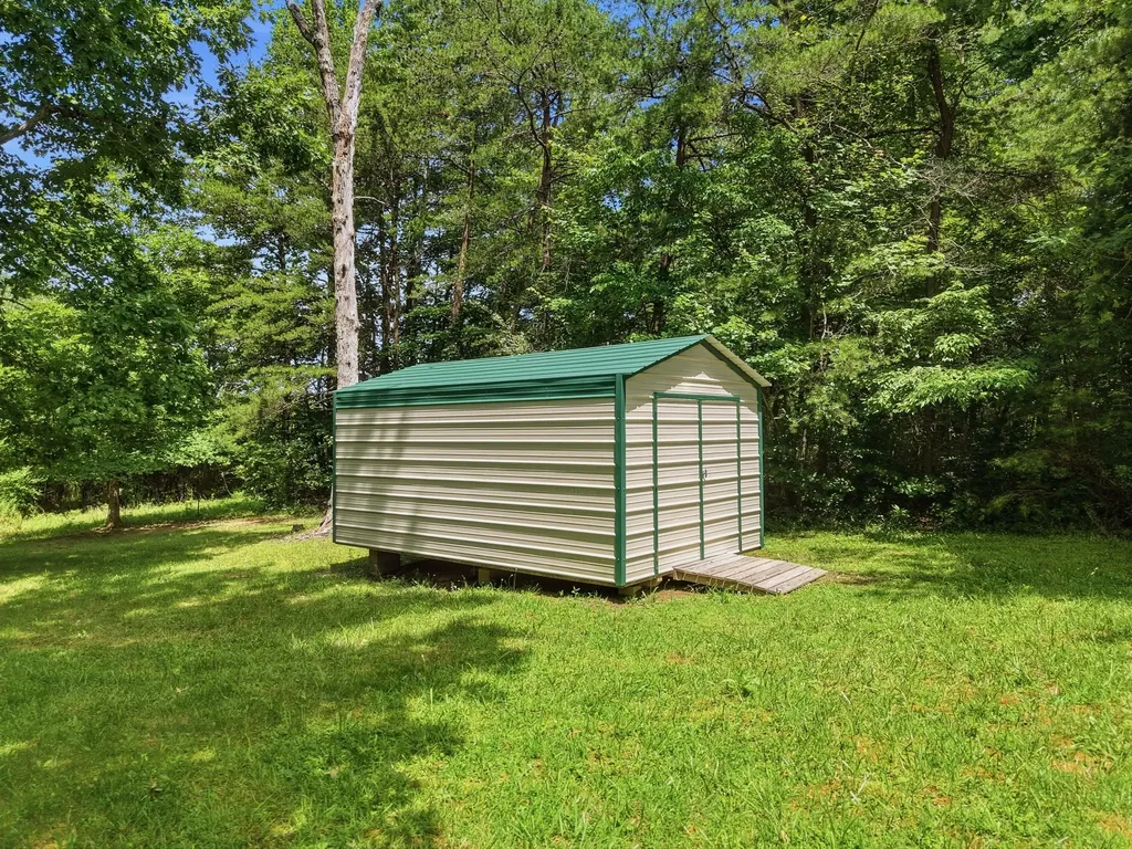 1180 Lake Hill Road Monterey TN 38574