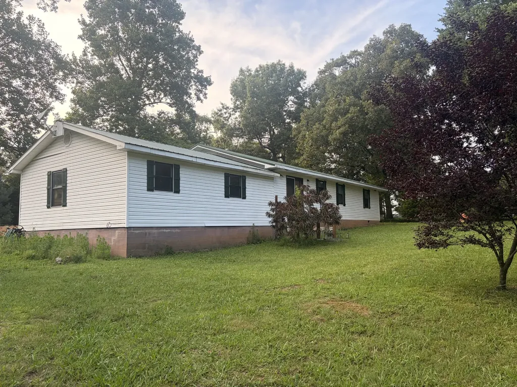 1324 Hidden Valley Circle Mcminnville TN 37110