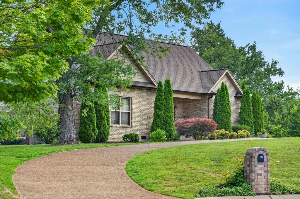 130 Tison Lane Cottontown TN 37048