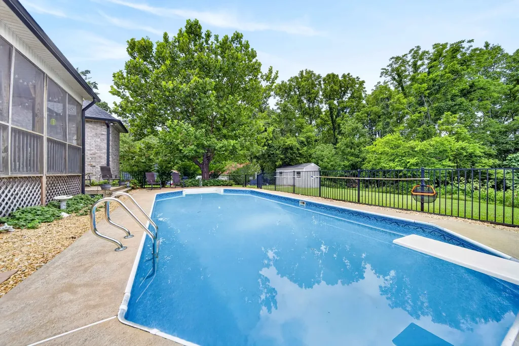 130 Tison Lane Cottontown TN 37048