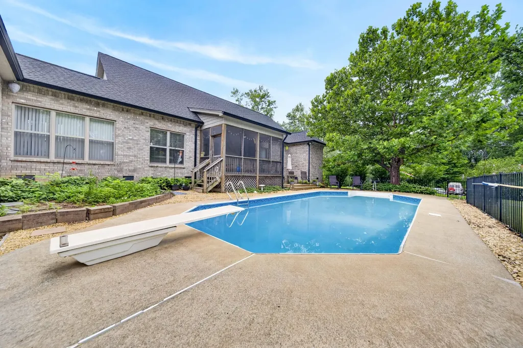 130 Tison Lane Cottontown TN 37048