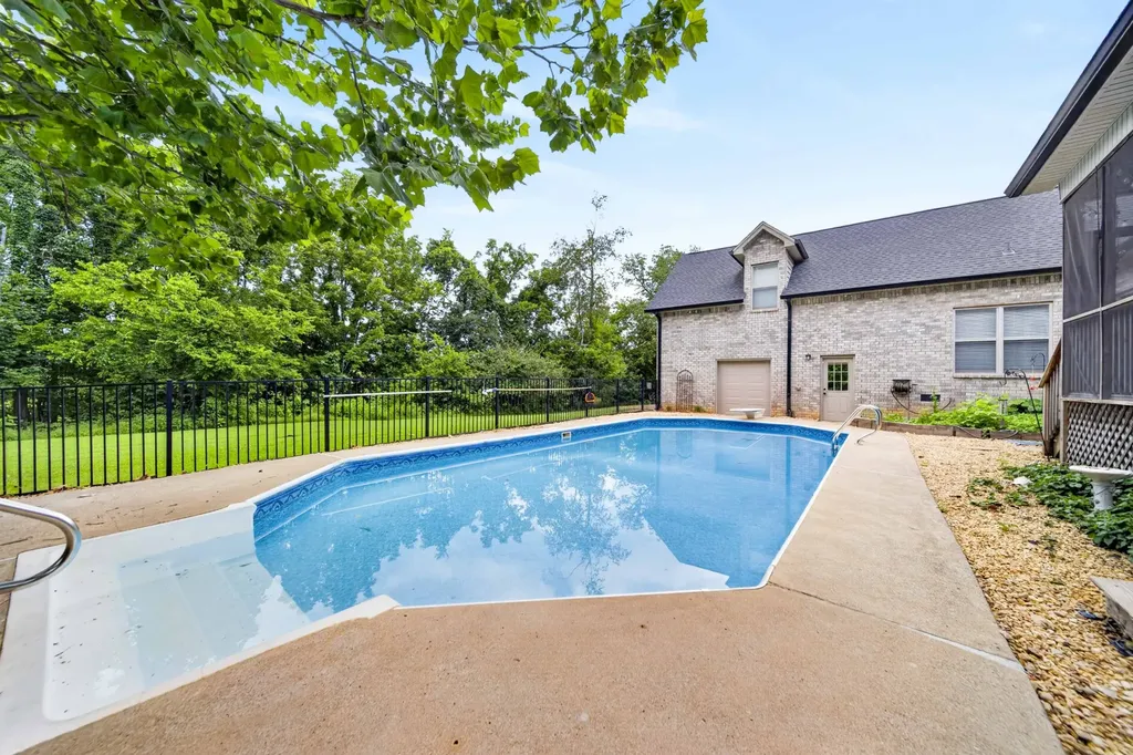130 Tison Lane Cottontown TN 37048