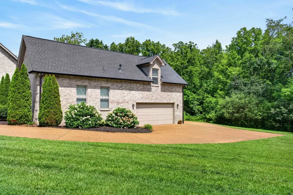 130 Tison Lane Cottontown TN 37048