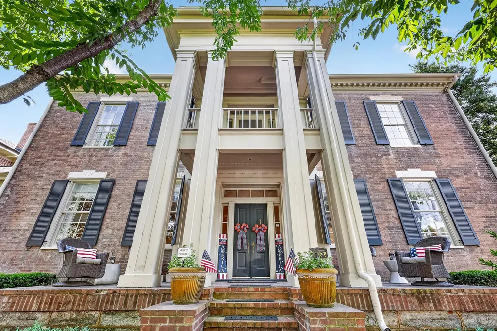 137 3rd Ave, N Franklin TN 37064