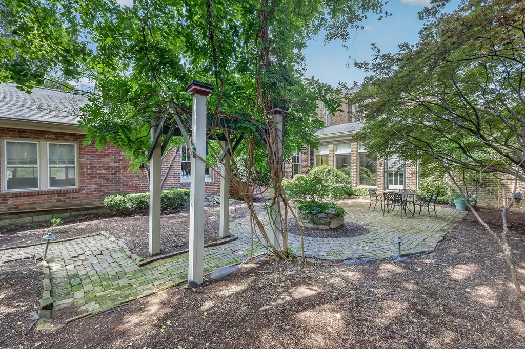 137 3rd Ave, N Franklin TN 37064