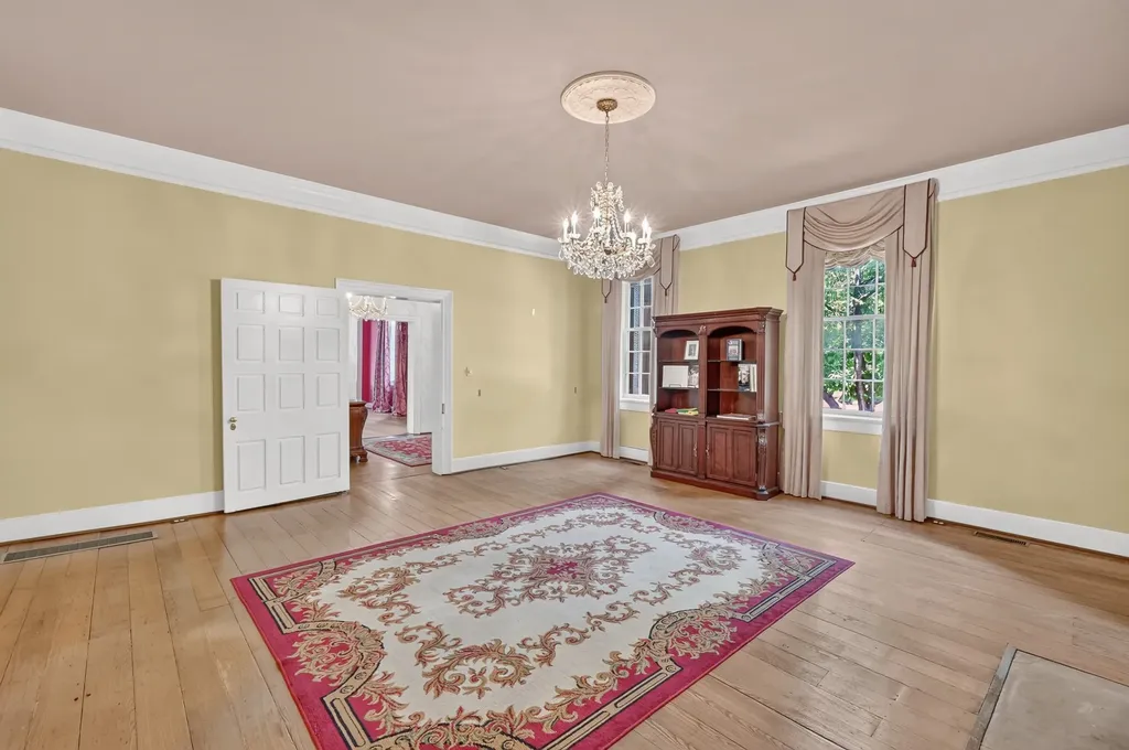 137 3rd Ave, N Franklin TN 37064