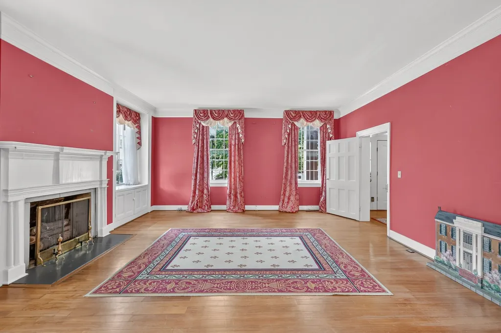 137 3rd Ave, N Franklin TN 37064
