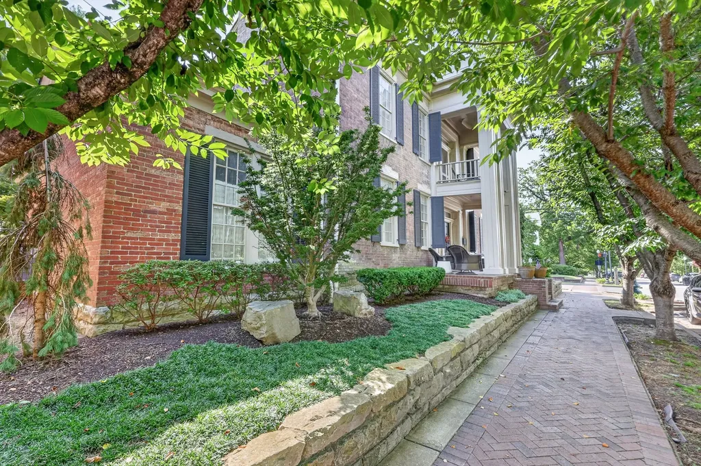 137 3rd Ave, N Franklin TN 37064