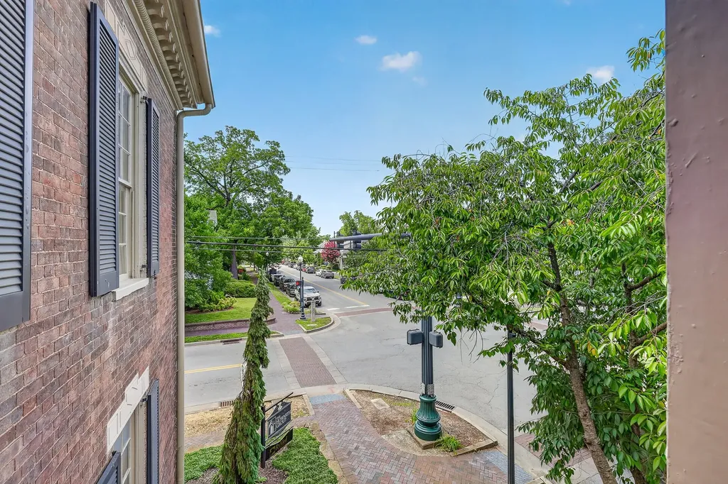 137 3rd Ave, N Franklin TN 37064