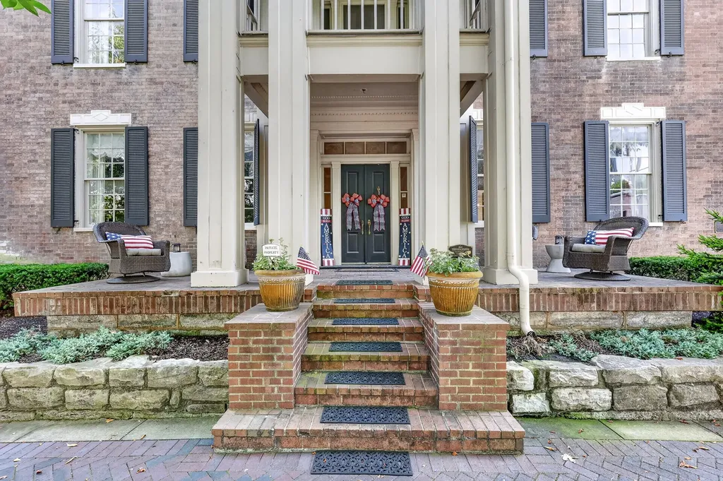 137 3rd Ave, N Franklin TN 37064