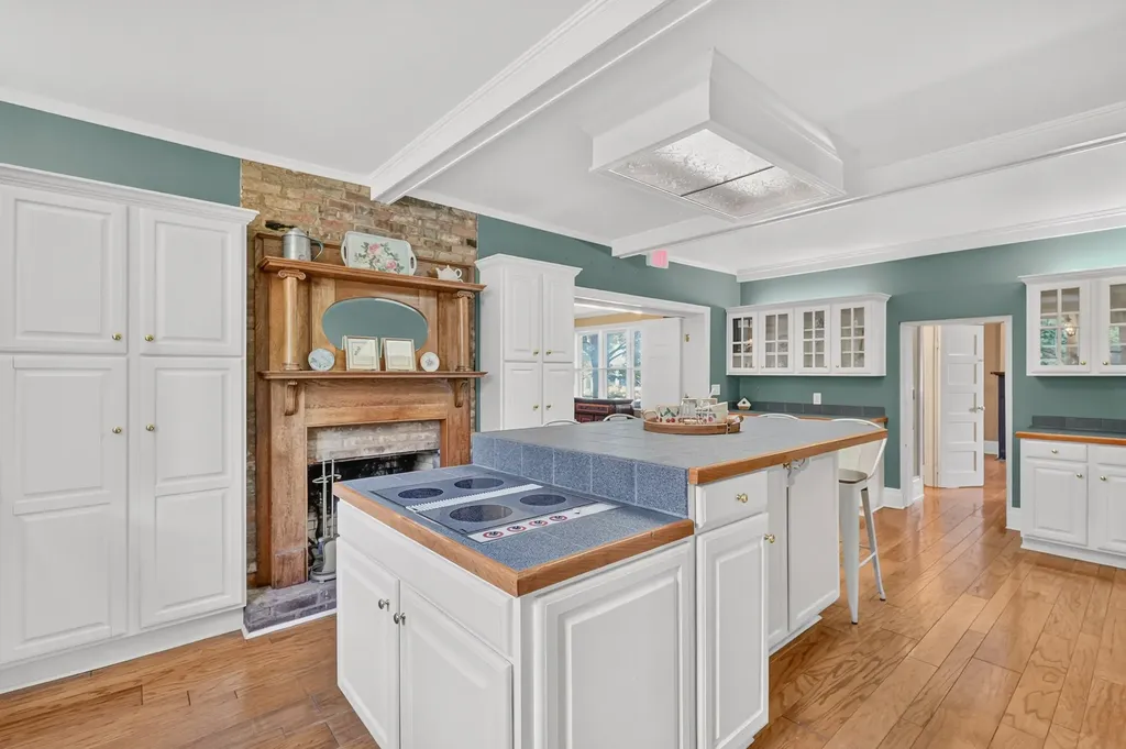 137 3rd Ave, N Franklin TN 37064