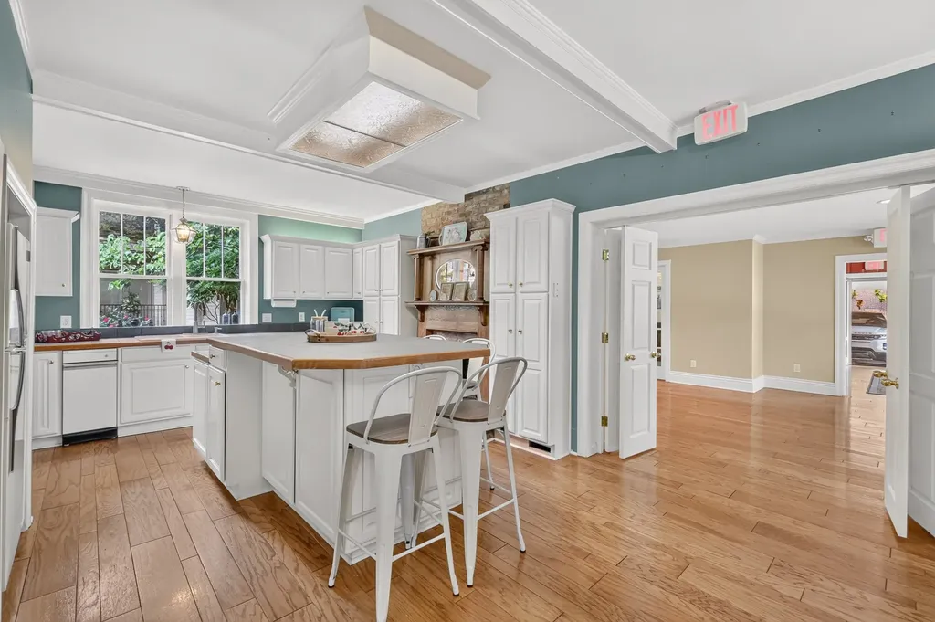 137 3rd Ave, N Franklin TN 37064