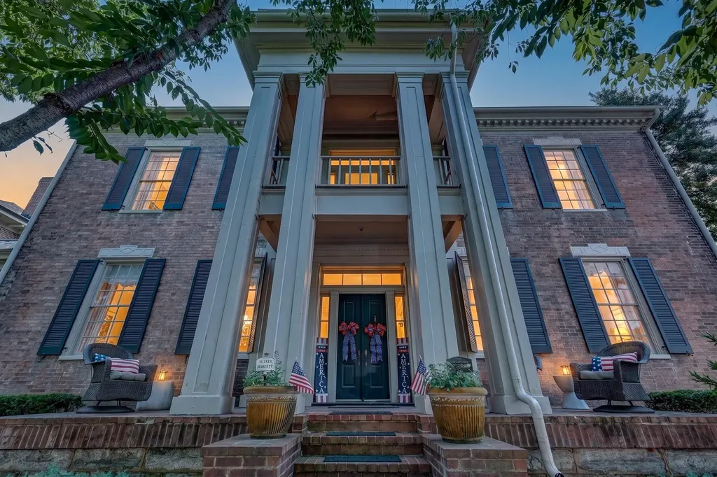 137 3rd Ave, N Franklin TN 37064