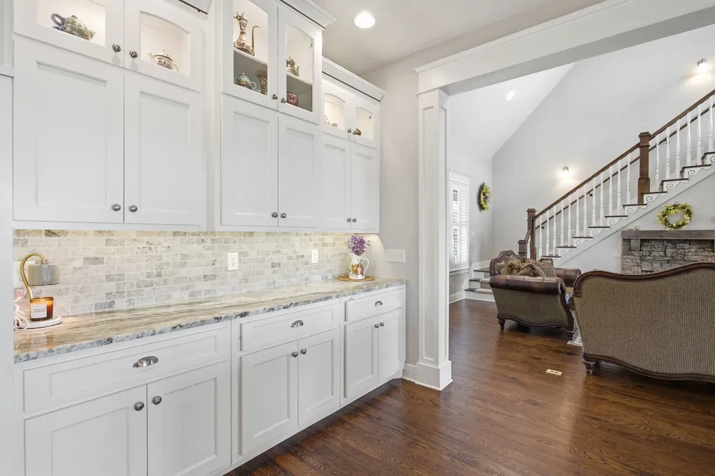 1318 Theta Pike Columbia TN 38401