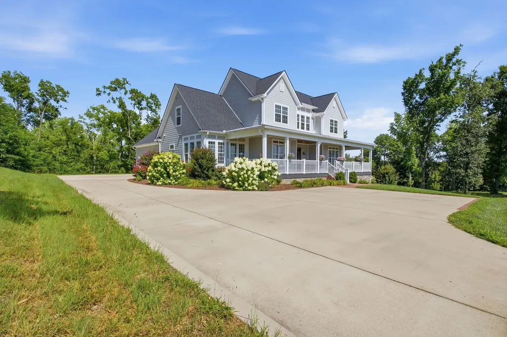 1318 Theta Pike Columbia TN 38401