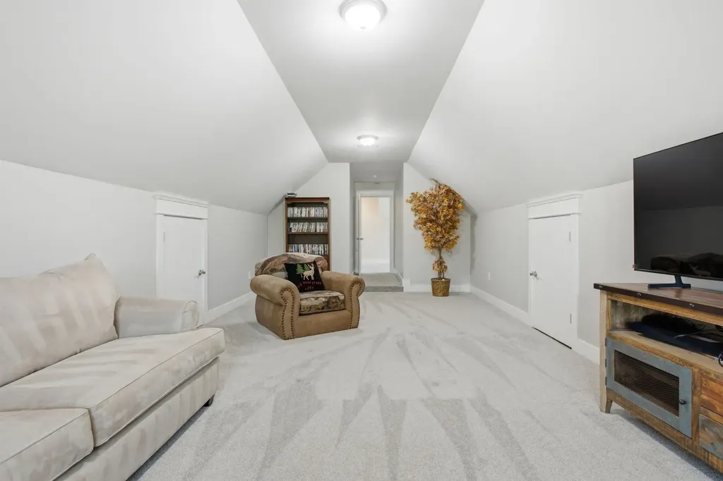 1318 Theta Pike Columbia TN 38401