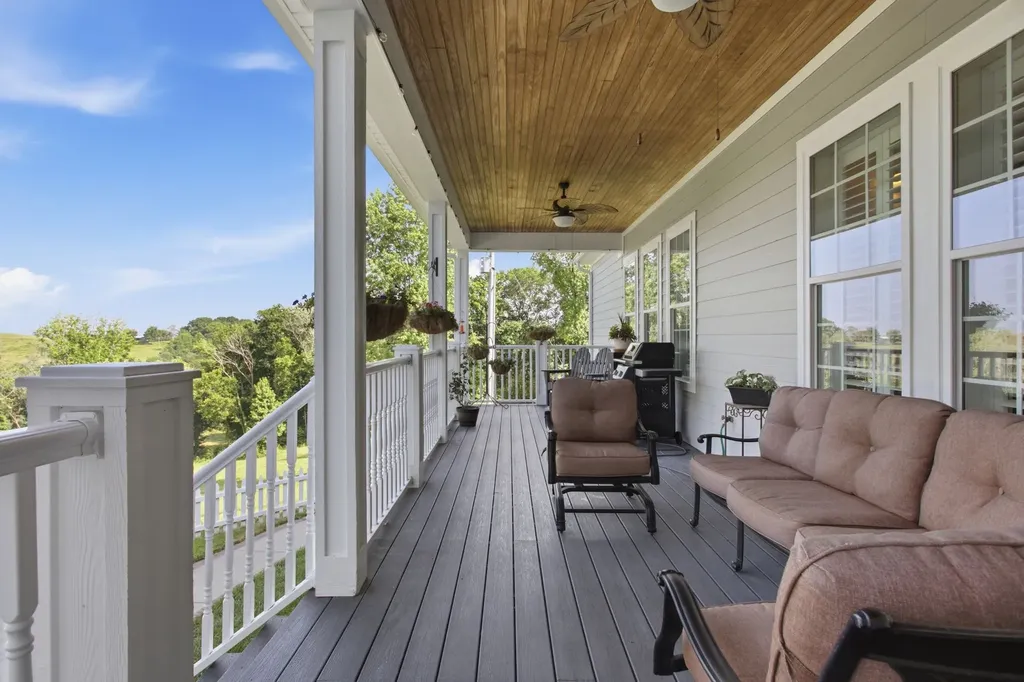 1318 Theta Pike Columbia TN 38401