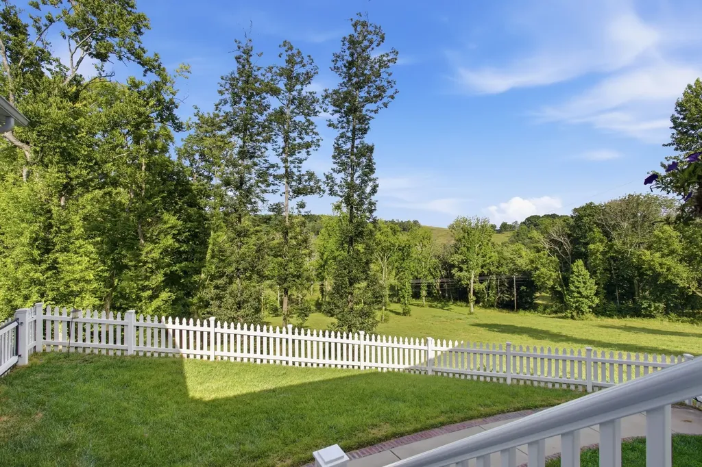 1318 Theta Pike Columbia TN 38401