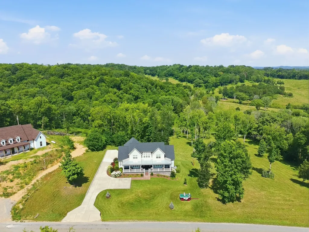 1318 Theta Pike Columbia TN 38401