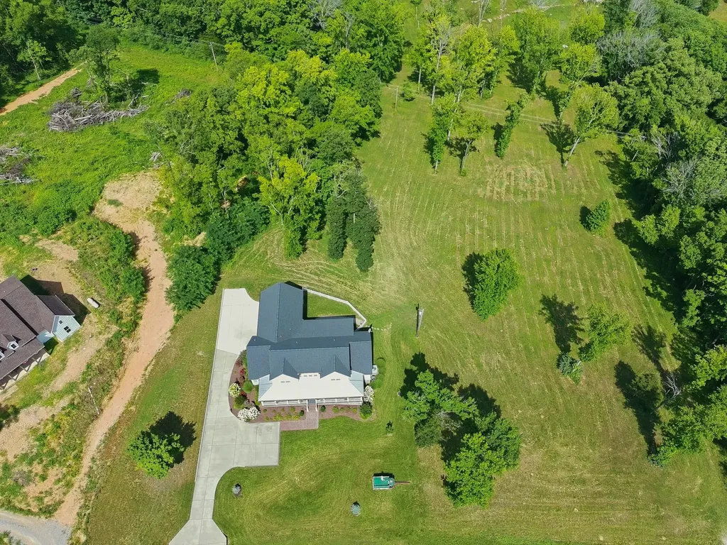 1318 Theta Pike Columbia TN 38401