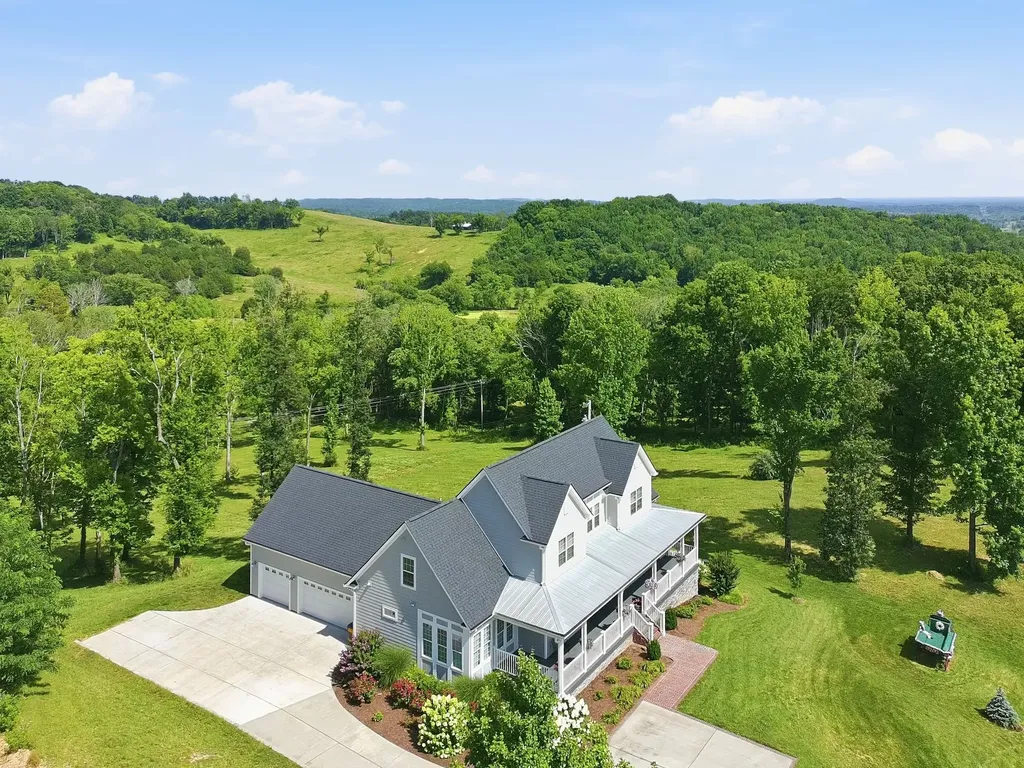 1318 Theta Pike Columbia TN 38401