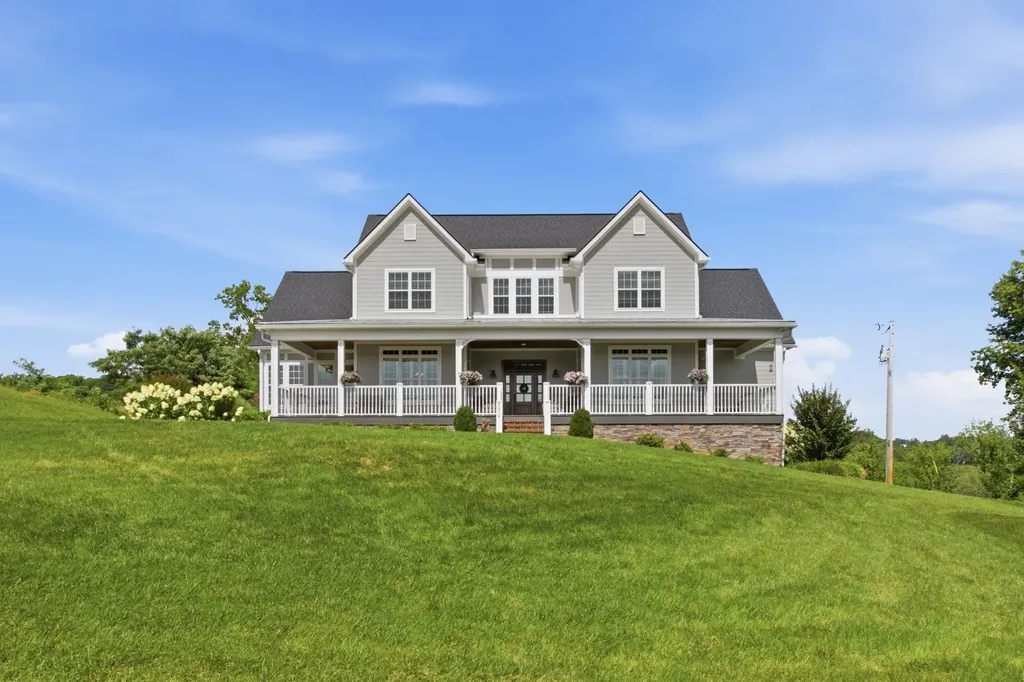 1318 Theta Pike Columbia TN 38401
