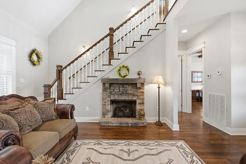 1318 Theta Pike Columbia TN 38401