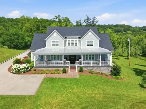 1318 Theta Pike Columbia TN 38401