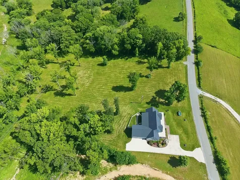 1318 Theta Pike Columbia TN 38401