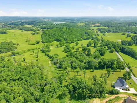 1318 Theta Pike Columbia TN 38401