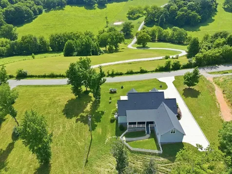 1318 Theta Pike Columbia TN 38401