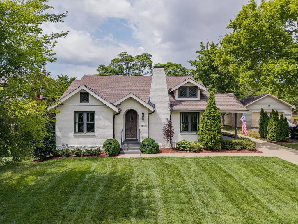 2534 Ashwood Avenue Nashville TN 37212