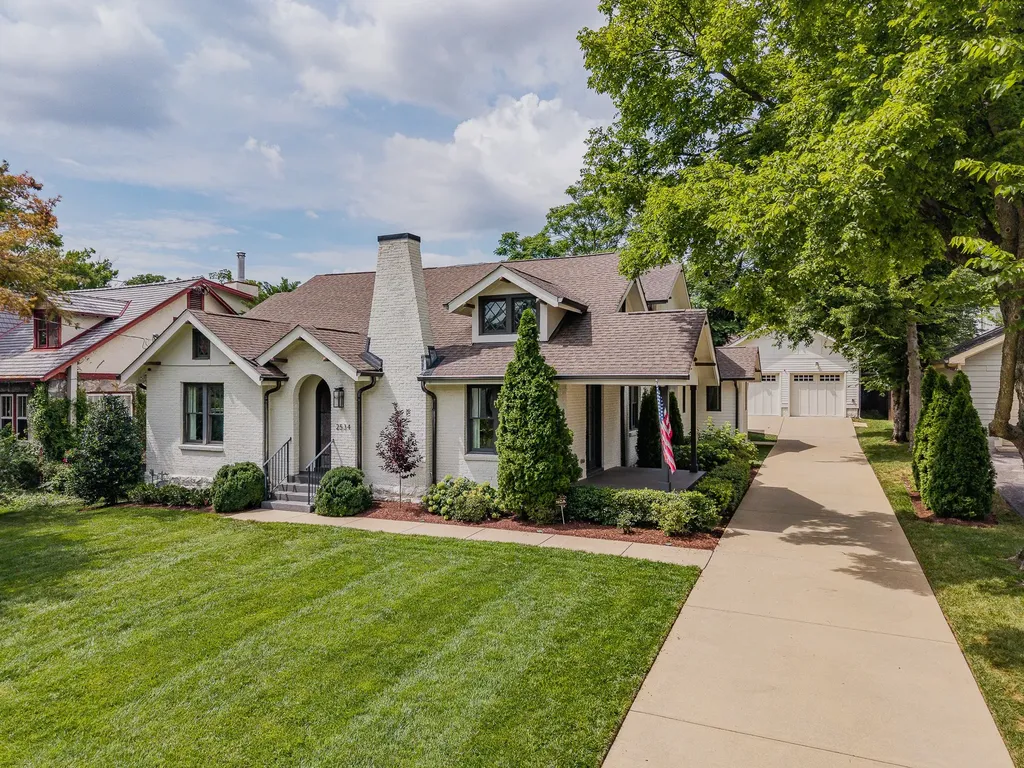 2534 Ashwood Avenue Nashville TN 37212