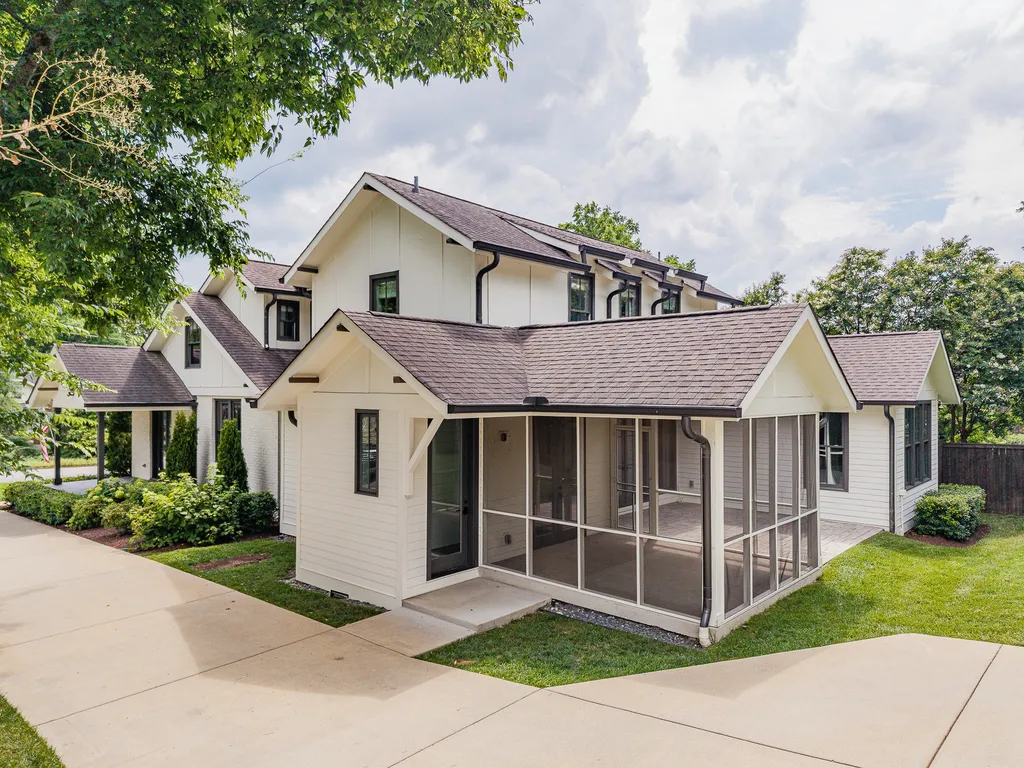 2534 Ashwood Avenue Nashville TN 37212